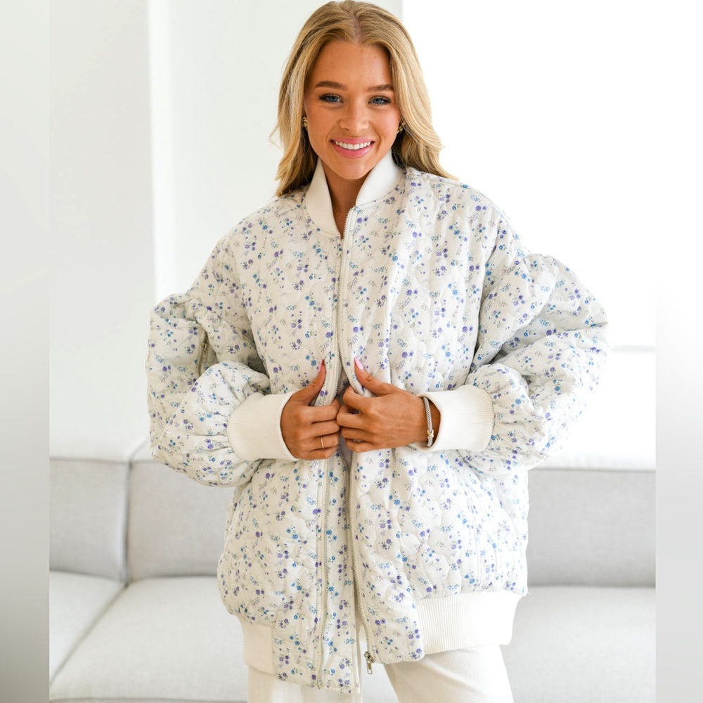 Vintage-Inspired Floral Quilted Bomber Jacket – Oversized Puff Sleeve Zip-Up